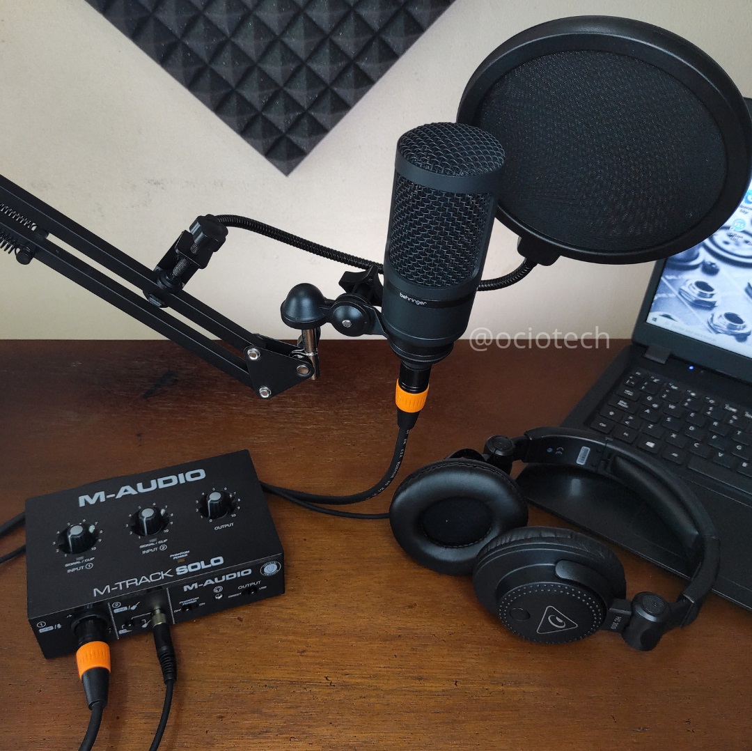 Equipo básico para grabación de voz en casa o pequeño estudio.